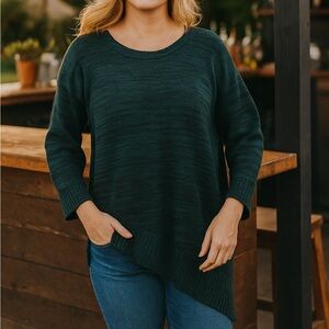 WARM SWEATER WITH RUFFLES ONE OF THE SIDES ON THE BOTTOM.  NWT SIZE PXL